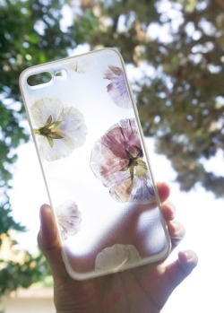 sosuperawesome:  Pressed Flower Phone Cases, by BendNSway on