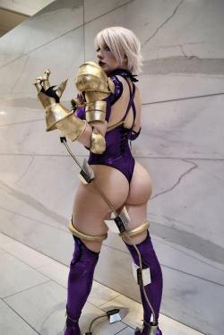 cosplay-booties:Does this suffice