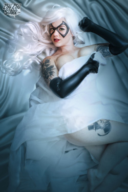 zsuzsustarr:  black cat boudoir photo by: sgh photoart mask by:
