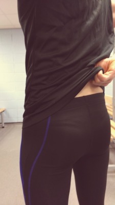 manthongsnstrings:  My gym outfit visable thong linesthanks to
