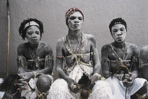 Ivorian women, from Femmes Eternelles, by Olivier Martel.