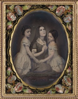 ce-sac-contient: [Anonymous] Three Girls, 1850s Half-plate