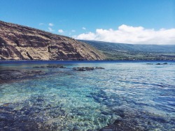 emilygoingplaces:  Kealakekua Bay, where Captain Cook met his
