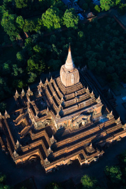 visitheworld:  Hot air balloon ride over Bagan temples, Myanmar