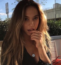 alexisrenfashionstyle:  Alexis Ren