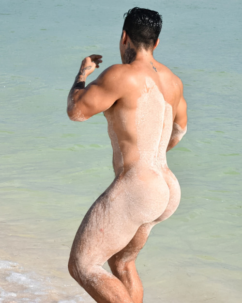 bootybybarecave:  mirkodragic:  ESTEBAN RIVERAig: @estebancoach