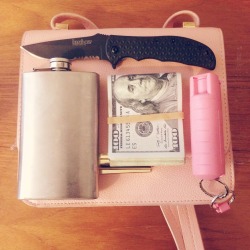 trvstno1:  What’s in my bag #justgirlythings edition 