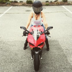 diver190mv:  #ducati que tal estás dos #bellezas  #motorcycle