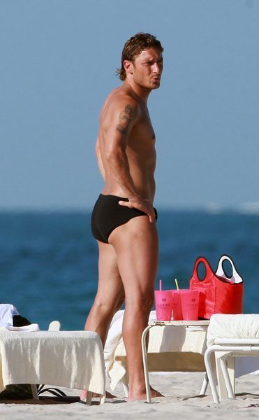 boys-and-popculture:francesco totti in speedo