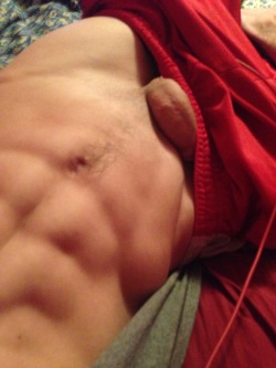 ryanwright1289:  love how this pic of my abs is still floating