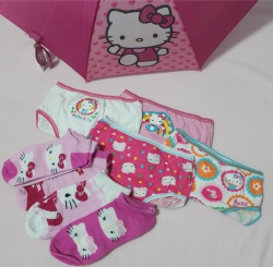sara-meow:  Went to Walmart and found some Hello Kitty things