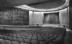 unavidamoderna:  Vista del auditorio, Cine Ermita (hoy Ecocinemas