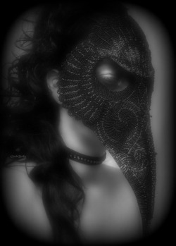 gothdolly:Raven masquerade mask ~ by gringrimaceandsqueak 