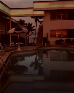 loverofbeauty:  Joel Meyerowitz:  Pool, Dusk, Sun in Window,