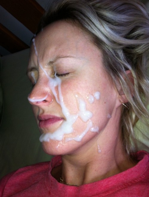 fjnav:  Not afraid to get a bit of baby batter on her face…..