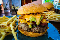 food-porn-diary:  House Ground Burger w/ Guacamole, Bacon, Fried