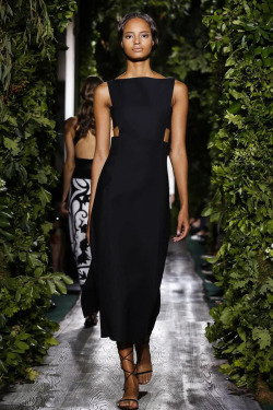 a-state-of-bliss:  Malaika Firth @ Valentino Haute Couture Fall/Wint