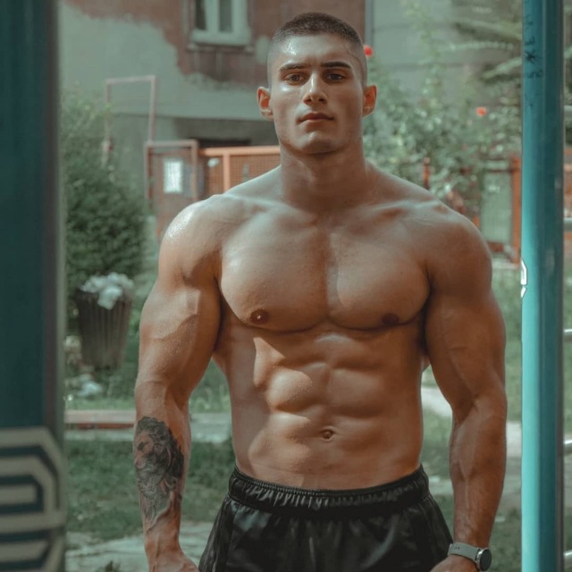 adamandstevewerehot:musclecorps:My neighbor was a marine. He