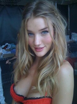 vicsecretmodels:  Rosie HW 