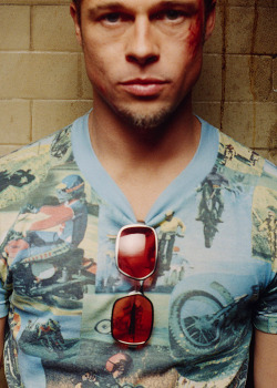 cinyma:  Brad Pitt as Tyler Durden in ‘Fight Club’ 1999.
