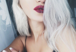 girl-hairstyles:  Cute girl with white hair
