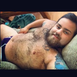 codyrobins:  Don’t judge my ugly couch… #Selfie #TummyTuesday