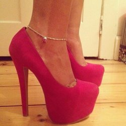 anissalovesparis:  Miss Glamour ;*s Fotos | via Facebook on We