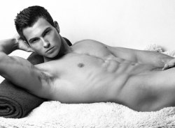 kimba6967:  malemodelizer:  Rob Wilson  Pretty” Hot ! 