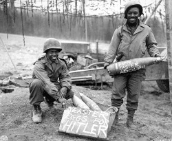  African American men and women in service during WWll Click