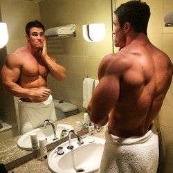 drwannabe:  Calum von Moger 