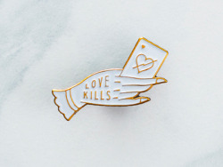 dribbblepopular:Love Kills Pin Original: http://ift.tt/1qABO2e