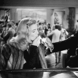 nitratediva:  Lizabeth Scott in Dead Reckoning (1947). 