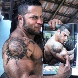 fuckable-muscle:  Gets hard just looking at himself.