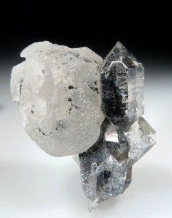 ifuckingloveminerals:  Quartz, CalciteTreasure Mountain Diamond