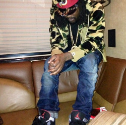 jordanreup:  Wale breaks out the Bred 4s for his show in H Town