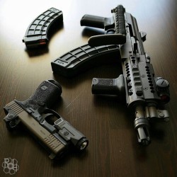 gunsdaily:  @realdirtyharry T.G.I.F. ….. 