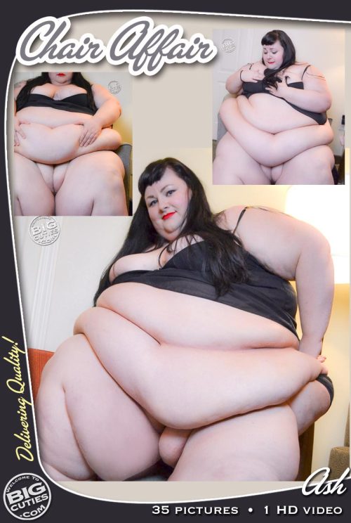 suchafatash:  And here I am being very fat in a too-small chair… http://ash.bigcuties.com 