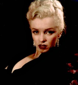 alwaysmarilynmonroe:Marilyn by Ed Clark in 1950. 