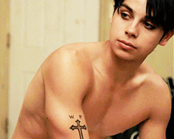 famousmeat:  Jake T. Austin in a towel after a shower on Grantham & Rose
