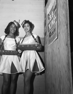 auntada:  Cigarette girls in Tallahassee, Florida Photographed