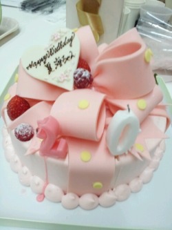 pink–cheeks:  I want this cake for my next birthday (in