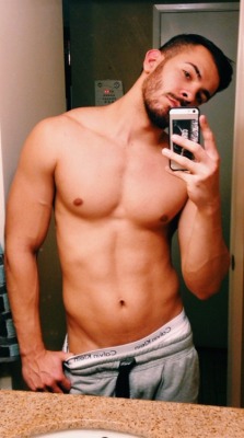 guyswithiphones-nude:  Guys with iPhones http://ift.tt/1bHkUpB