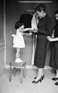 thegreatmcqueen: Gene Tierney with her daughter Christina