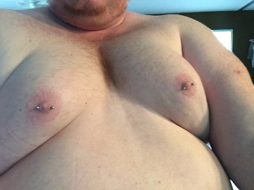 6cubchubbigmeat:  6cubchubbigmeat  Love me some moobs