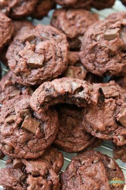 foodffs:  Double Chocolate Pudding Cookies made with chocolate