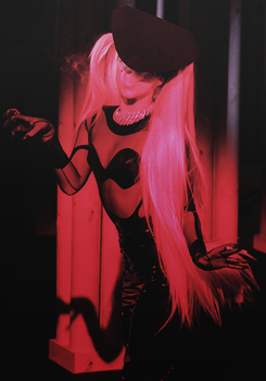 ladygagaqueenedit:  Lady Gaga en el show de Thierry Mugler PFW