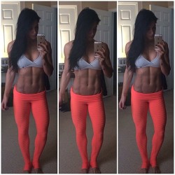 sexygymchicks:  @bellafalconi_fitness: Ready to rock my new @liveoficial