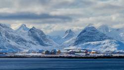 Sculpted scenery (Lofoten Islands, Norway)