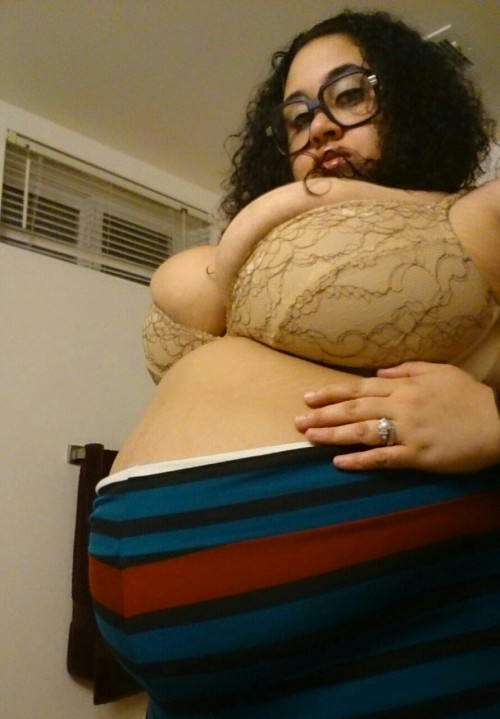 bbwfeedee91:  When in doubt,  stick your belly out:p #feedee #ssbbw #gaining #growing #hungry #bigbelly #rubmybelly #makeawish 