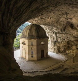 thekhooll:  Temple of Valadier Genga, Italy Alessio Michelini